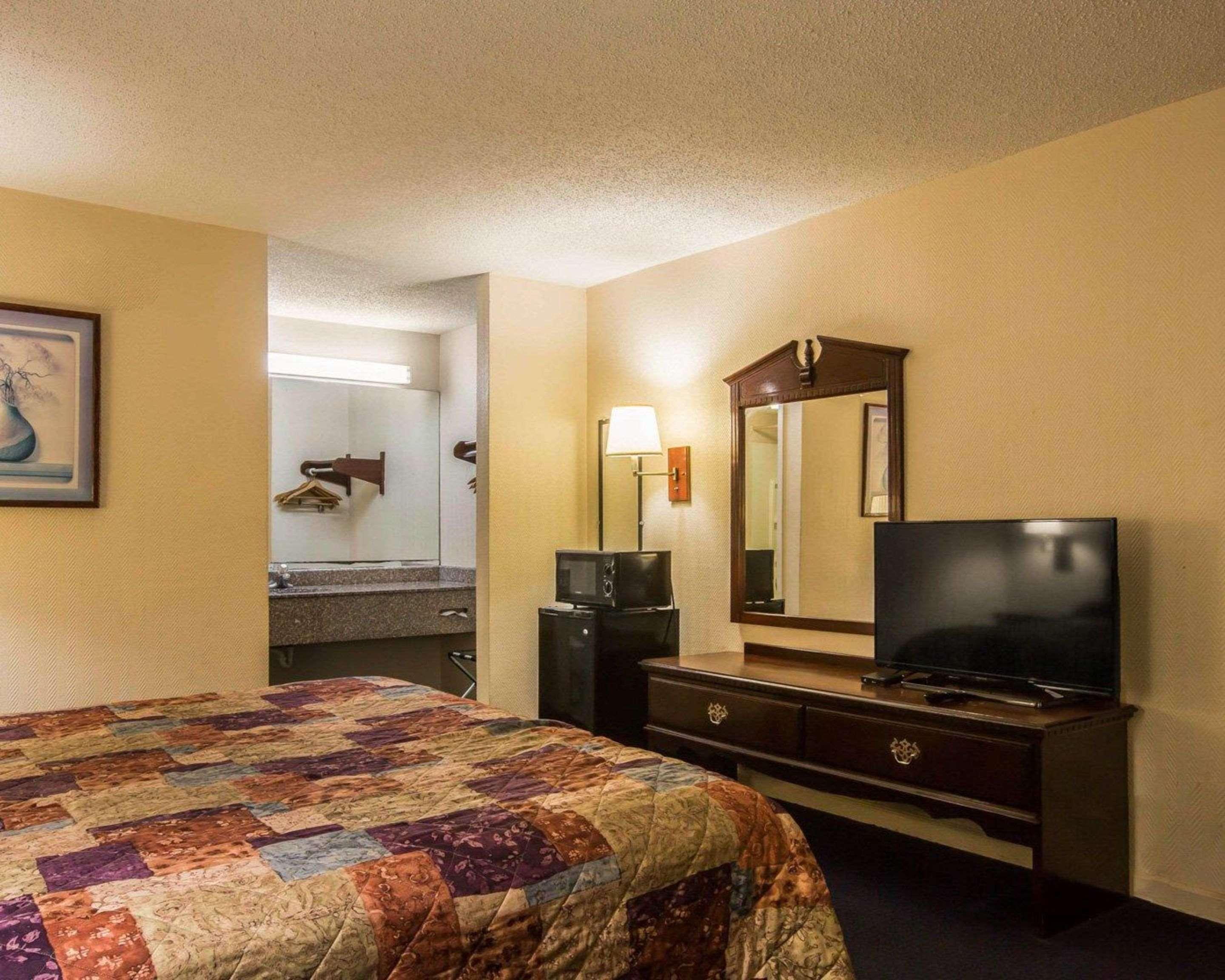 Rodeway Inn Phenix City Exterior photo