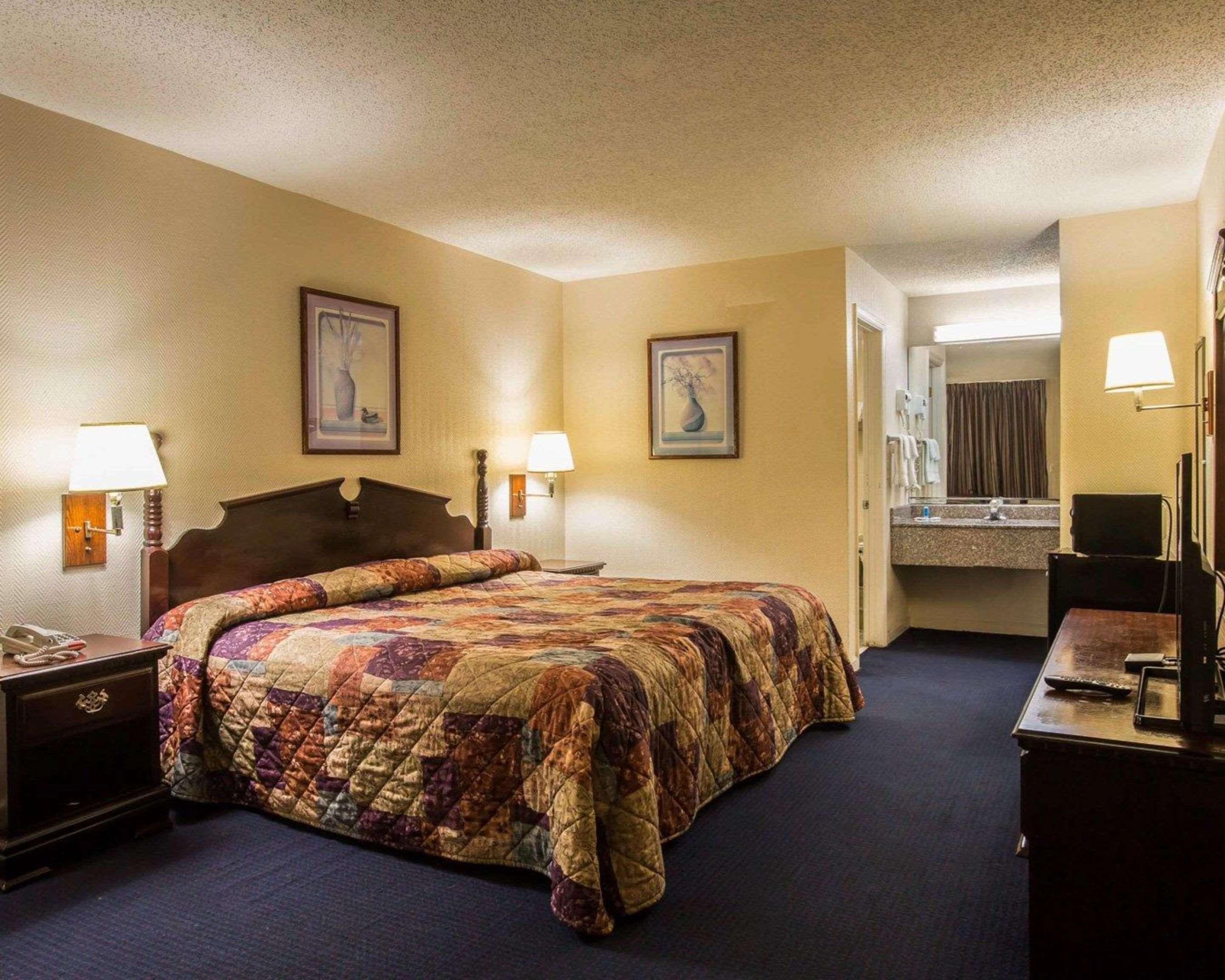 Rodeway Inn Phenix City Exterior photo